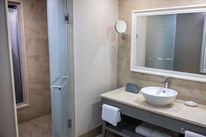 Room 42 of 115