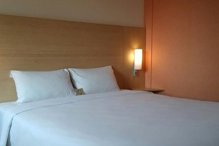 Room 7 of 38