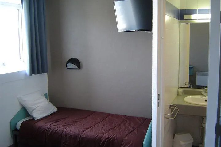 Room 5 of 15