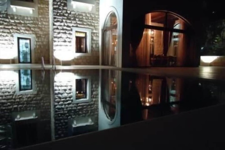 Pool 28 of 49