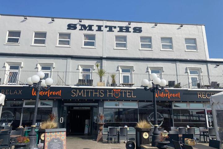 Smiths Hotel