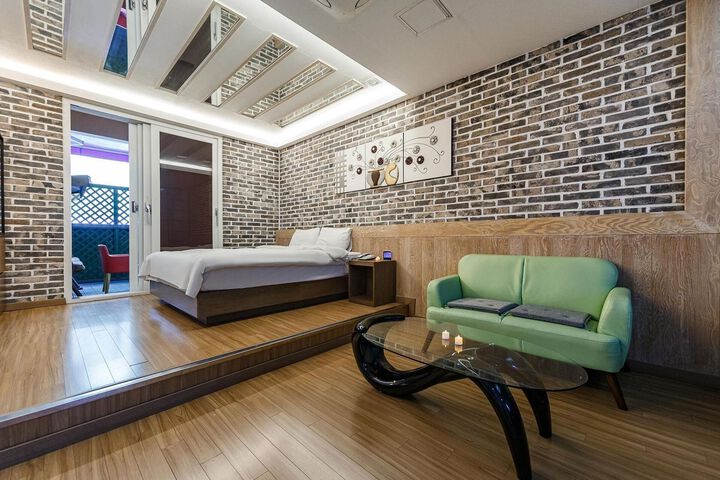 Room 3 of 29