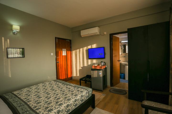 Room 12 of 32