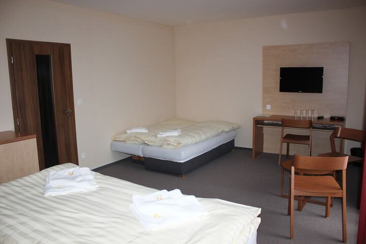 Room 4 of 70