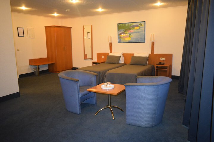 Room 13 of 40
