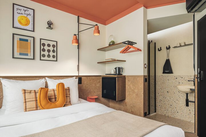 Room 8 of 48