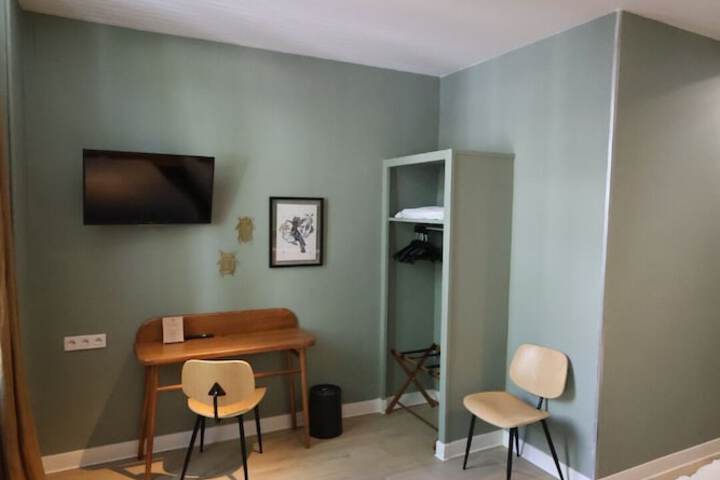 Room 79 of 128