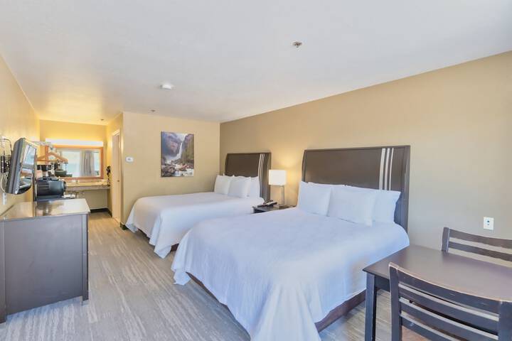 Standard Quadruple Room 2 Queen Beds (24 of 27)