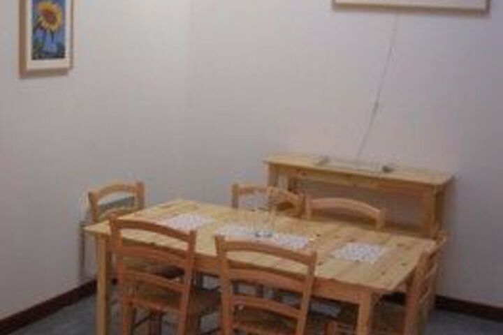 Room 6 of 8