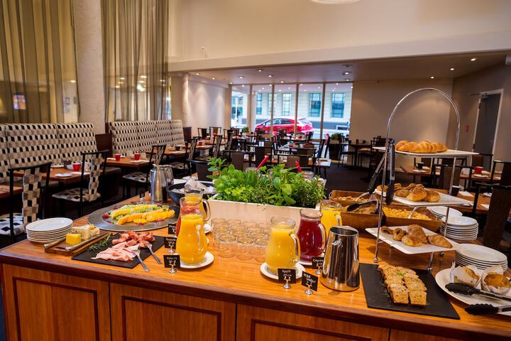 Breakfast/Coffee Service 22 of 33