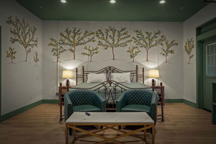 Room 33 of 111