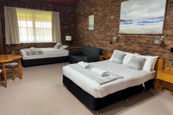 Room 4 of 42