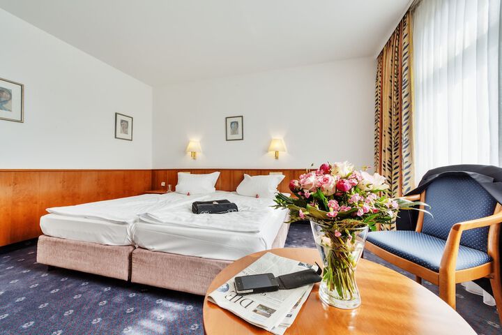 Room 8 of 27
