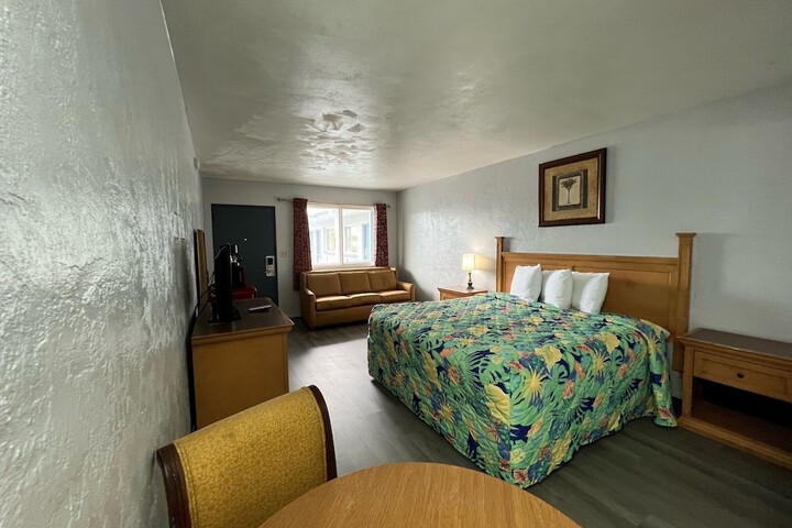 Room 5 of 9