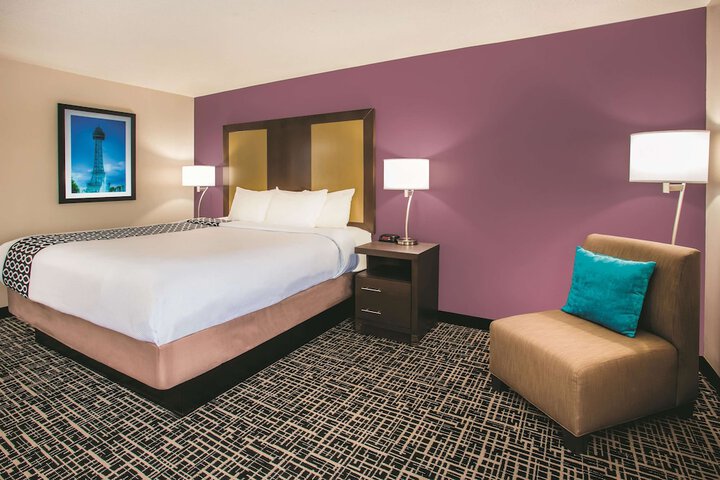 1 King Bed (6 of 14)