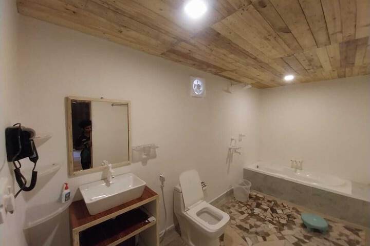 Room 16 of 22