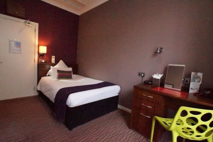 Room 10 of 35