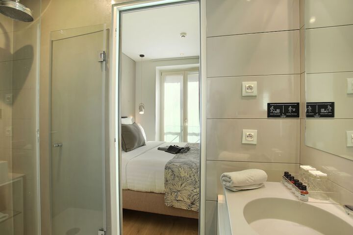 Room 35 of 60