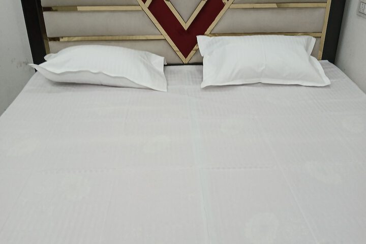Room 9 of 20