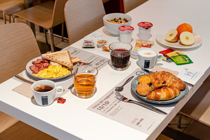 Breakfast/Coffee Service 31 of 35