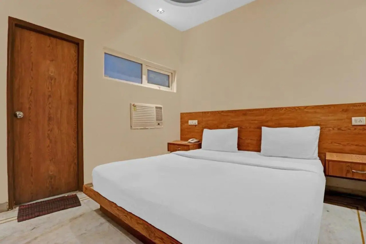 Room 7 of 14