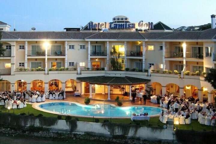 Hotel with Pool