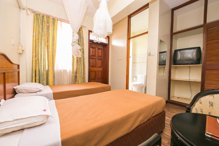 Room 15 of 28