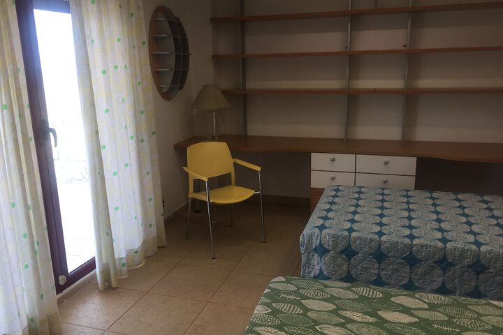 Room 12 of 165