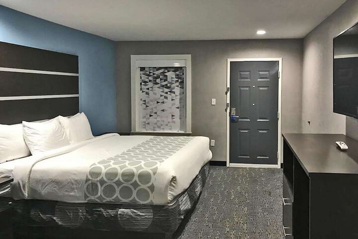 1 King Bed (1 of 6)