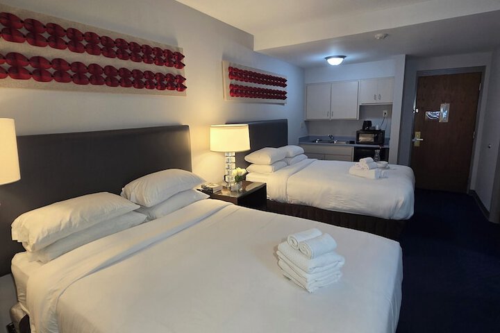 Room 6 of 28