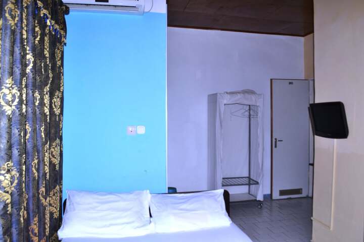 Room 5 of 31