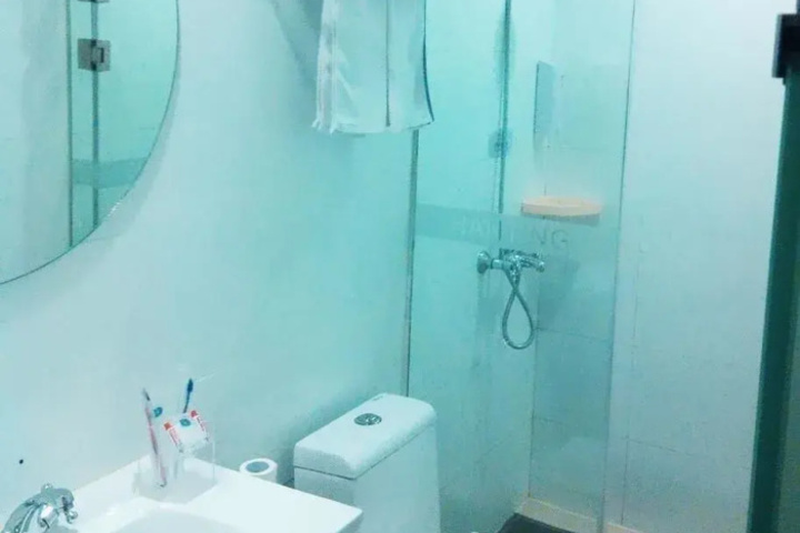 Room 4 of 4