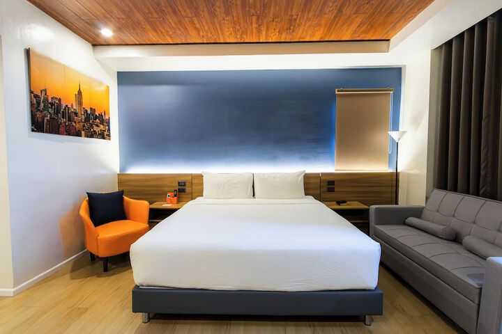 Room 17 of 36