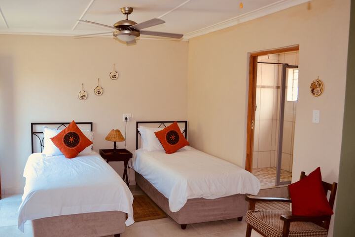 Room 6 of 18