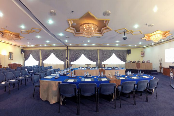 Ballroom/Hall 74 of 77