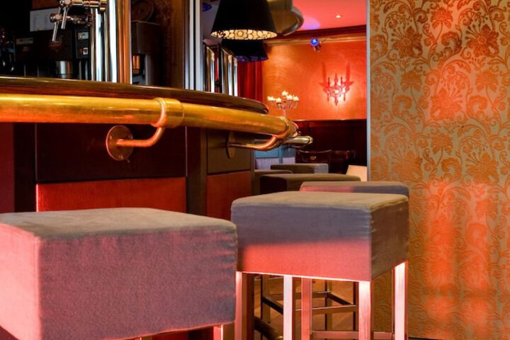 Lounge 39 of 54