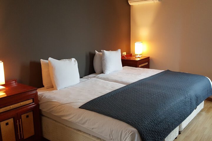 Room 20 of 49