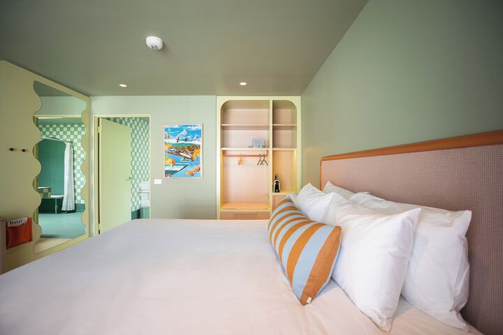 Room 4 of 19