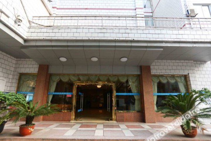 Pingwu Hotel