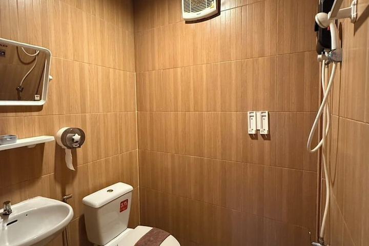 Room 18 of 27