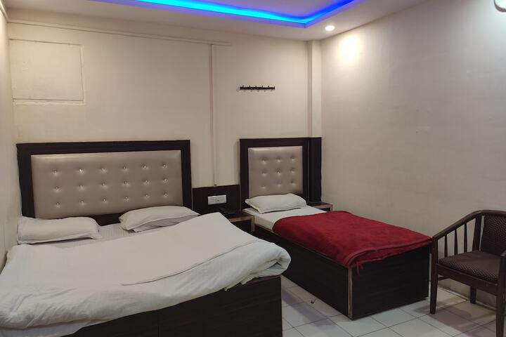Room 7 of 14