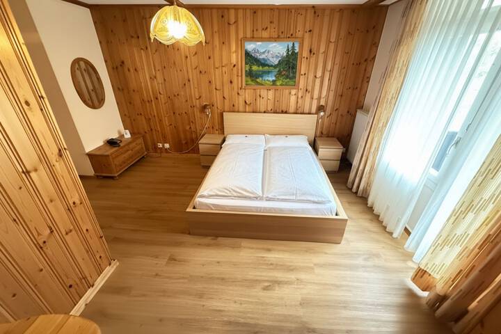 Room 16 of 163