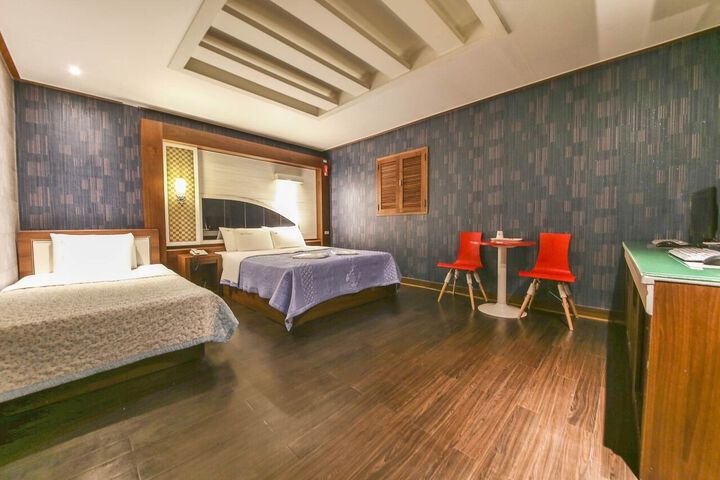 Room 12 of 17