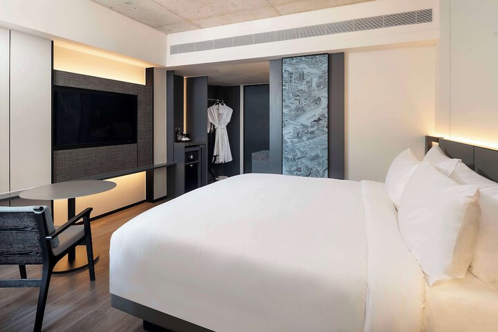 Room 10 of 49