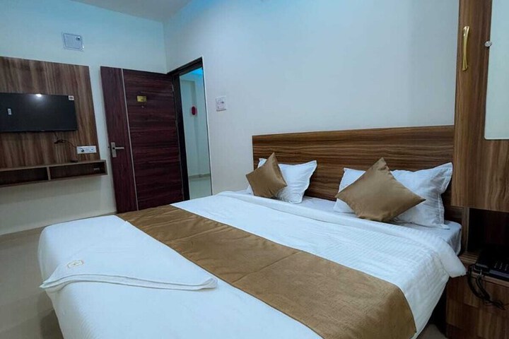Room 8 of 14