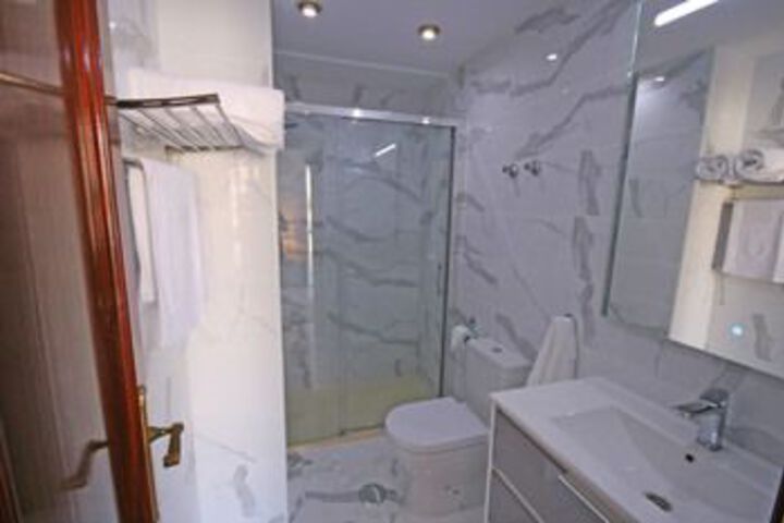 Room 7 of 27