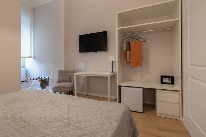 Room 9 of 25