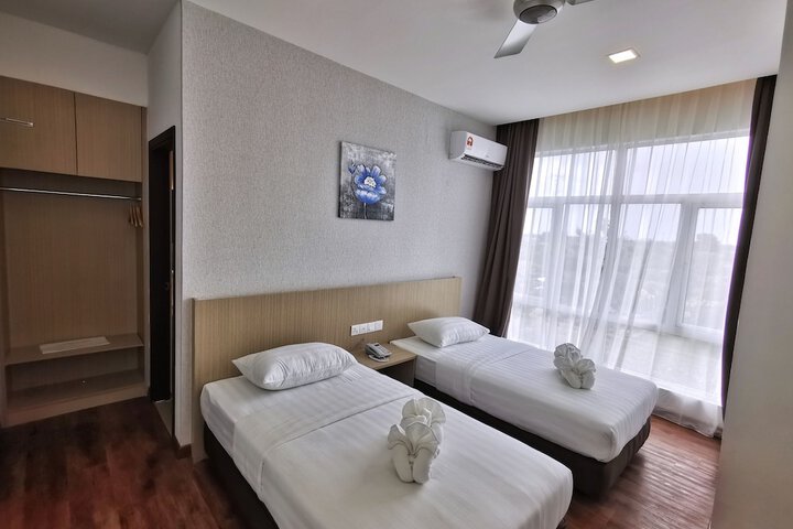 Room 8 of 25