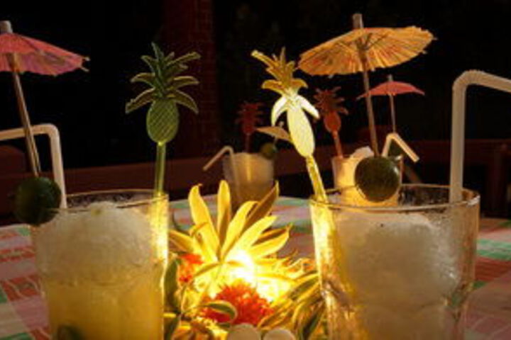 Lounge 13 of 44