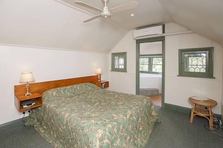 Room 5 of 18